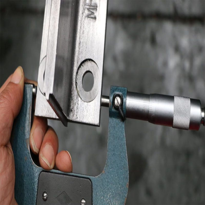 Bahagian & Aksesori Lif VTSP106 Rel Panduan Lif OEM Model NV Keluli Tahan Karat dengan Permukaan Licin Waranti 1 Tahun